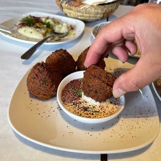 LG Falafel 8